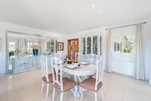 Port De Pollenca Villa Sleeps 8 Pool Air Con Wifi