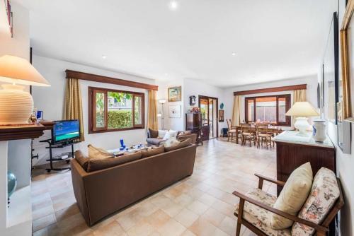 Port De Pollenca Villa Sleeps 8 Pool Air Con Wifi