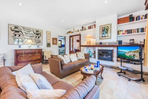 Port De Pollenca Villa Sleeps 8 Pool Air Con Wifi