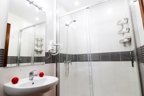 Summerland Apartments Rota