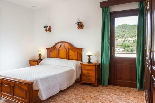 S'horta Villa Sleeps 10 Pool Air Con Wifi