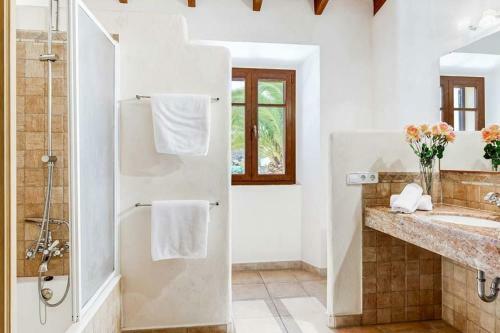 S'horta Villa Sleeps 10 Pool Air Con Wifi