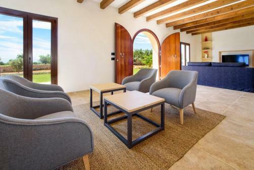 S'horta Villa Sleeps 8 Pool Air Con Wifi
