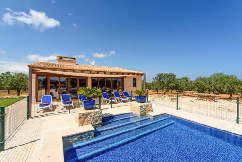 S'horta Villa Sleeps 8 Pool Air Con Wifi
