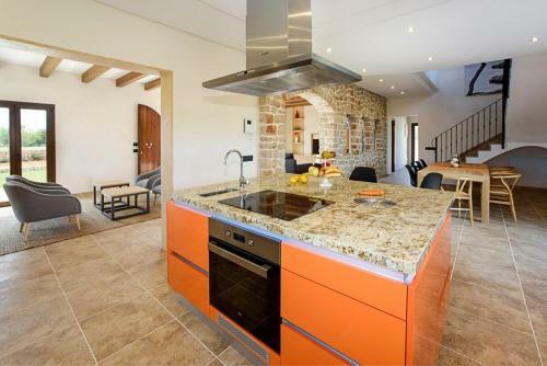 S'horta Villa Sleeps 8 Pool Air Con Wifi