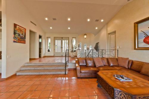 Spacious With Convenient Cabo Location, Villa Ballena