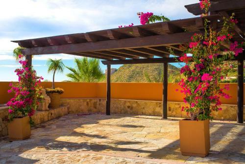 7 Br Home For 18 With Ocean Views, Villa Las Flores