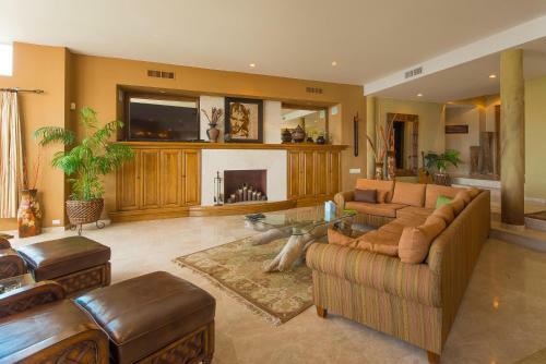 7 Br Home For 18 With Ocean Views, Villa Las Flores
