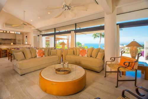 Gorgeous Ocean View Fits 17 Guests, Villa Del Sol