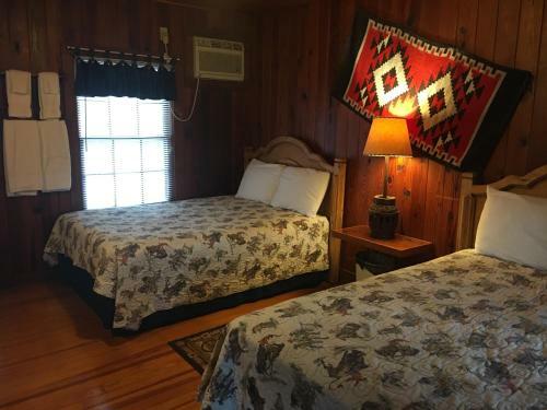 Hotel Twin Elm Guest Ranch And 2e Rv Resort