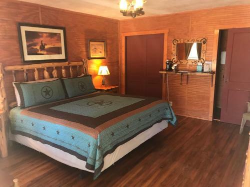 Hotel Twin Elm Guest Ranch And 2e Rv Resort