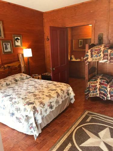 Hotel Twin Elm Guest Ranch And 2e Rv Resort