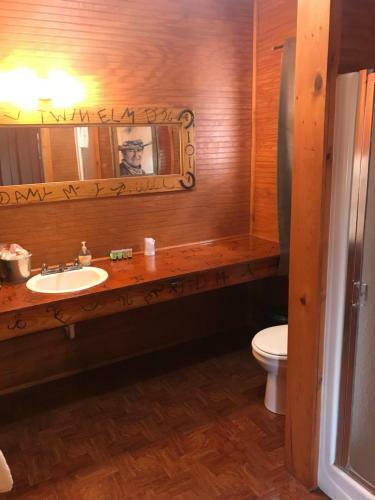 Hotel Twin Elm Guest Ranch And 2e Rv Resort