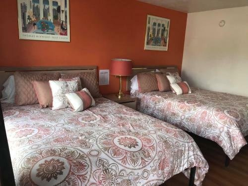 Royal Gateway Motel