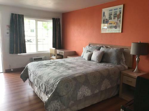 Royal Gateway Motel