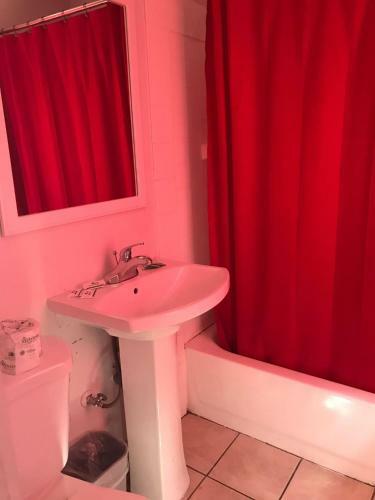 Royal Gateway Motel