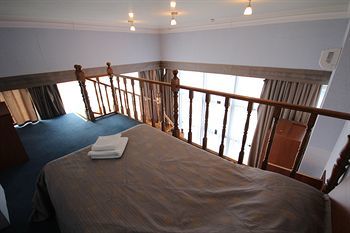 Yanais Hotel