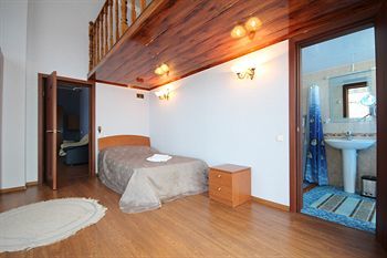 Yanais Hotel