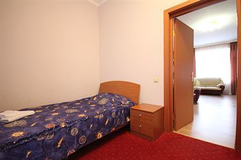 Yanais Hotel