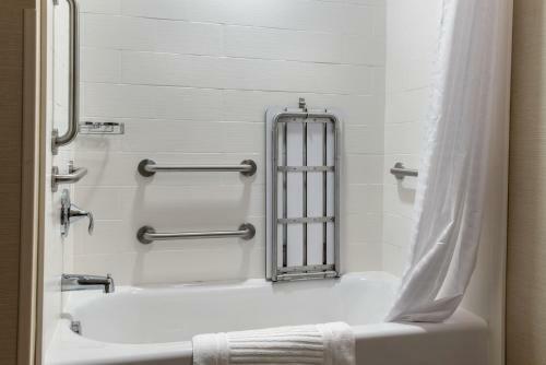 Hotel Comfort Suites Columbus Airport