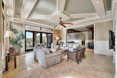 Gigglin Marlin Home
