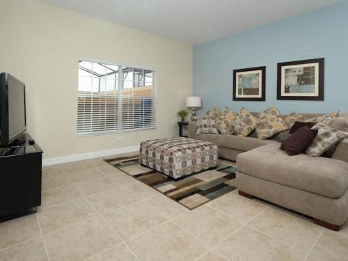 Gorgeous 4 Bed 3 Bath Town Home 5 Miles From Disney