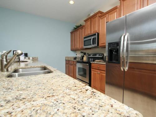 Gorgeous 4 Bed 3 Bath Town Home 5 Miles From Disney