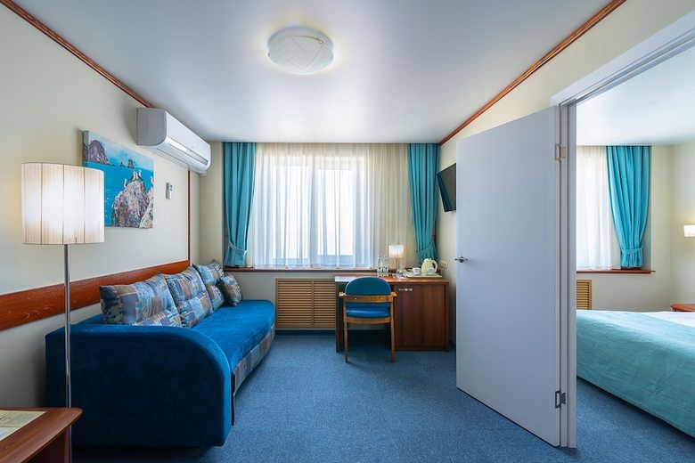 Hotel Equator