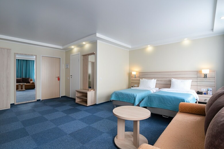Hotel Equator