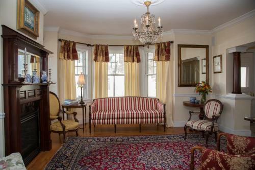 Posada Almondy Inn