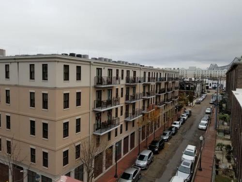Apartamento Three-bedroom, Three-bath Industrial Apt In Nola C.b.d.
