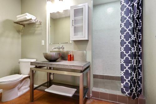 Apartamento Three-bedroom, Three-bath Industrial Apt In Nola C.b.d.