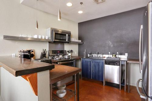 Apartamento Three-bedroom, Three-bath Industrial Apt In Nola C.b.d.