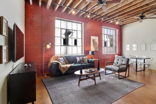 Apartamento Three-bedroom, Three-bath Industrial Apt In Nola C.b.d.