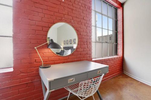 Apartamento Three-bedroom, Three-bath Industrial Apt In Nola C.b.d.