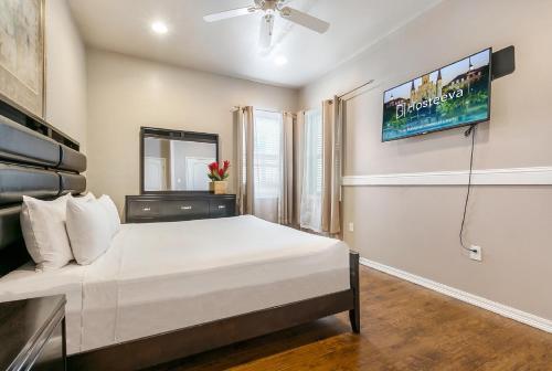 Aparthotel Carondelet Street Luxury Condos