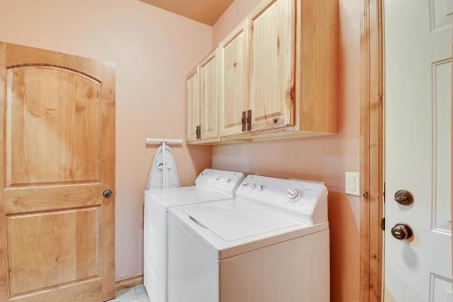 Whispering Pines 1025