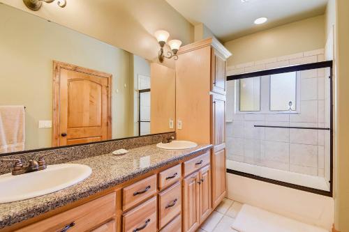 Whispering Pines 1025
