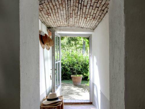 Castiglioncello Del Trinoro Villa Sleeps 10 Pool