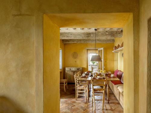 Castiglioncello Del Trinoro Villa Sleeps 10 Pool