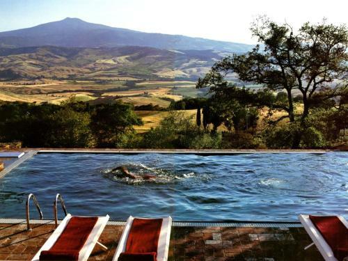 Castiglioncello Del Trinoro Villa Sleeps 10 Pool