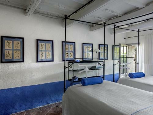 Castiglioncello Del Trinoro Villa Sleeps 10 Pool
