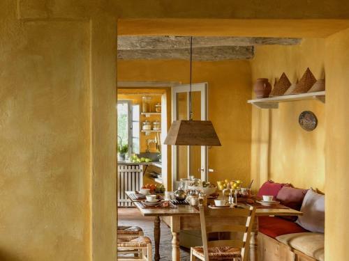 Castiglioncello Del Trinoro Villa Sleeps 10 Pool