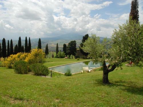Castiglioncello Del Trinoro Villa Sleeps 8 Pool