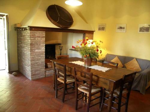 Castiglioncello Del Trinoro Villa Sleeps 8 Pool