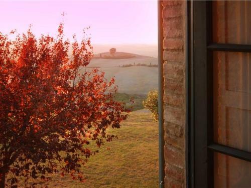 Castiglioncello Del Trinoro Villa Sleeps 8 Pool