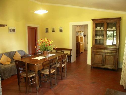 Castiglioncello Del Trinoro Villa Sleeps 8 Pool