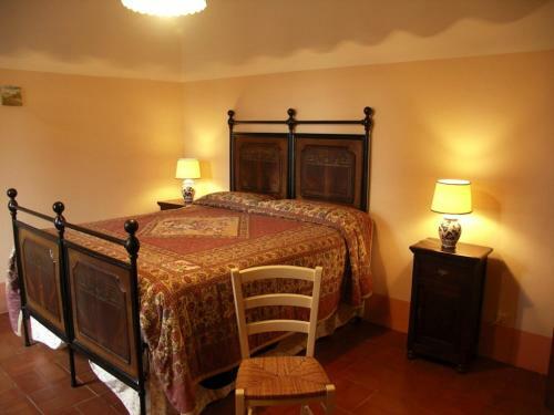 Castiglioncello Del Trinoro Villa Sleeps 8 Pool