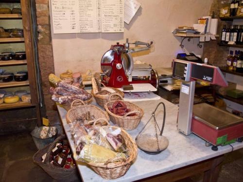 Castiglioncello Del Trinoro Villa Sleeps 8 Pool