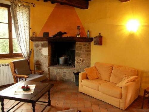 Castiglioncello Del Trinoro Villa Sleeps 8 Pool